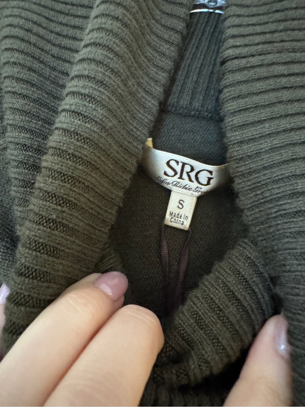 NWT SRG Atelier Axele Cashmere knit cape in dark olive - Picture 2 of 4
